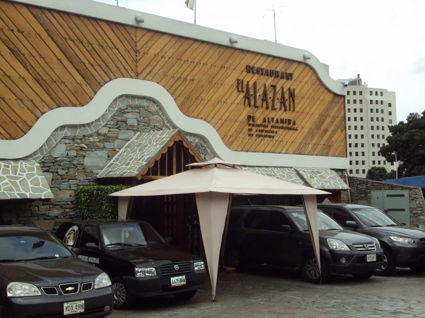 Fachada de El Alazan de Altamira 543