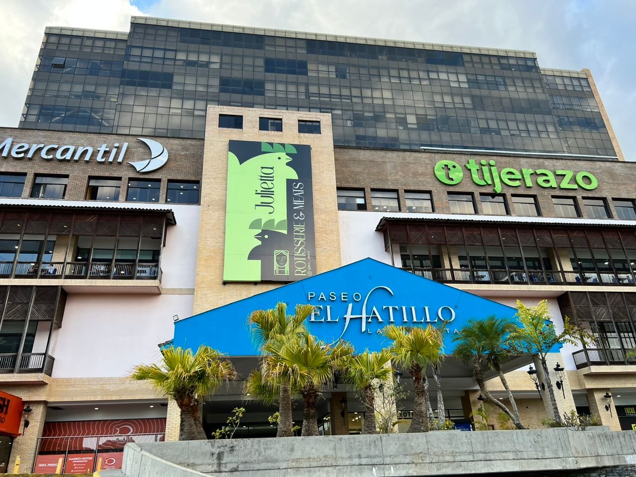 Fachada de Tijerazo Paseo El Hatillo 418