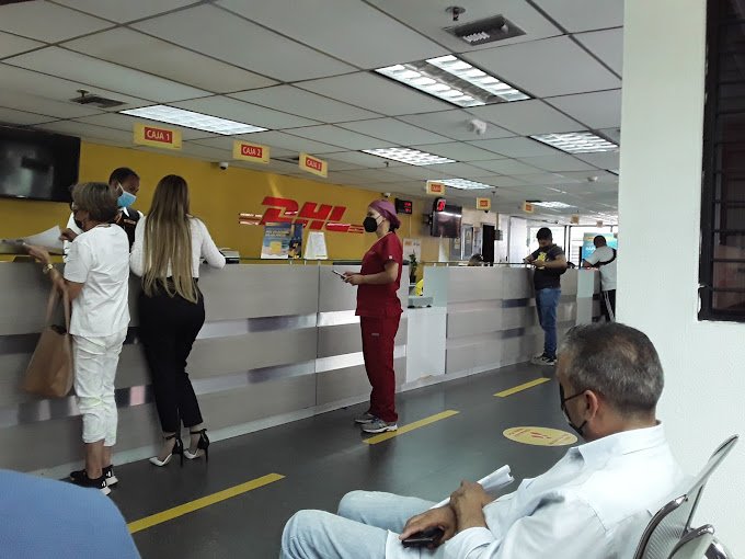 Fachada de DHL La California Sur 427