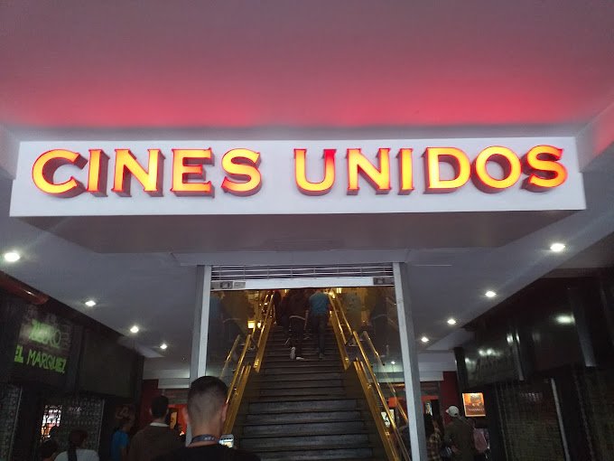 Fachada de Cines Unidos El Marqués