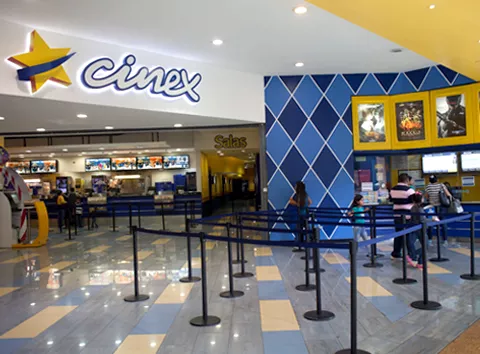 Fachada de Cinex El Sambil