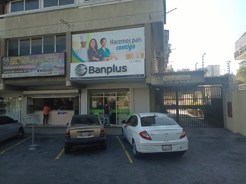 Fachada de Banplus La Urbina