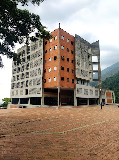 Fachada de Universidad Metropolitana de Caracas 760