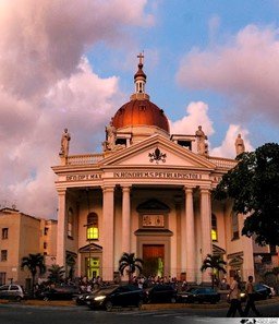 Fachada de Basílica de San Pedro Apóstol