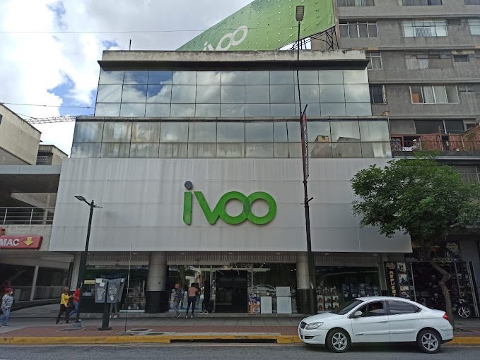 Fachada de Tienda IVOO Chacao