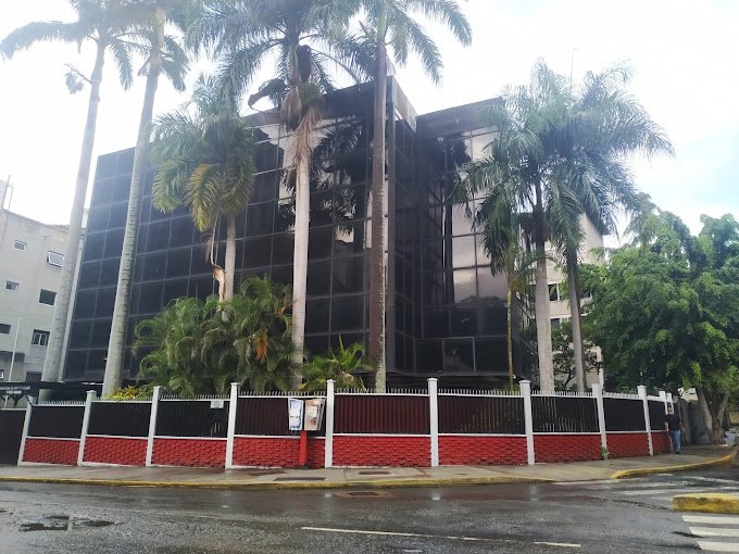 Fachada de Universidad Alejandro Humboldt 2027