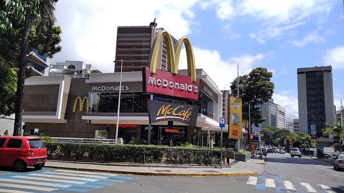 Fachada de McDonald's La Castellana