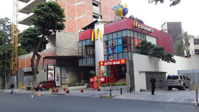 Fachada de Mc Dondald's Las Mercedes