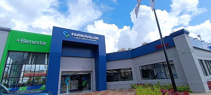 Fachada de Farmavalor La Urbina 2084