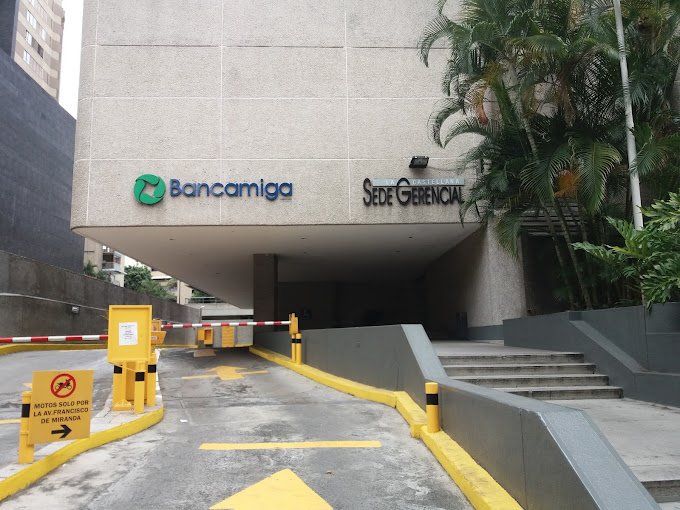 Fachada de Bancamiga Altamira 2138