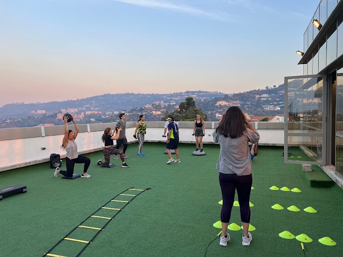 Fachada de 707 Gimnasio CCS 2334