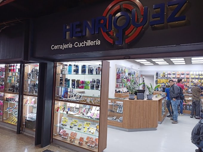 Fachada de Cerrajería y Cuchillería Henríquez