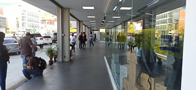 Fachada de Tiendas Daka Chacao 2370