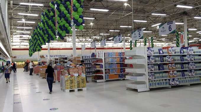 Fachada de Supermercado Megasis 2408