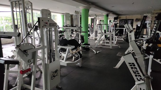 Fachada de Jhonnis Gym