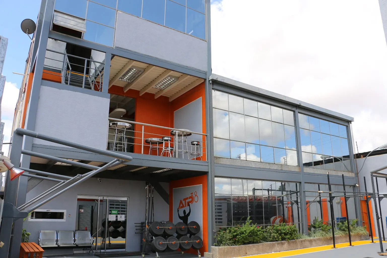 Fachada de Gimnasio ATP 38 Fitness Center