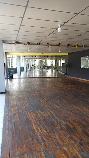 Fachada de Gym sweat spa center