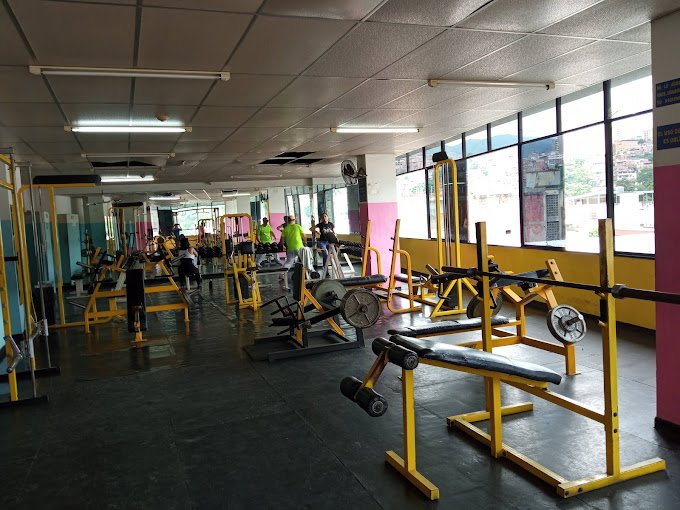 Fachada de Gym sweat spa center 2517