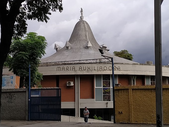 Fachada de Iglesia Maria Auxiliadora