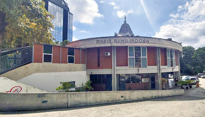 Fachada de Iglesia Maria Auxiliadora 2694