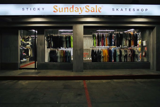 Fachada de Sticky Sunday Sale Skateshop