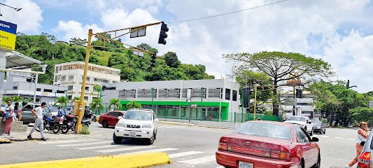 Fachada de Locatel La Trinidad