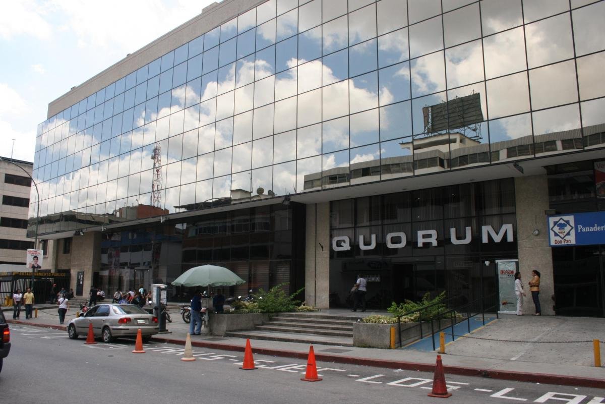 Fachada de Centro Empresarial Quorum