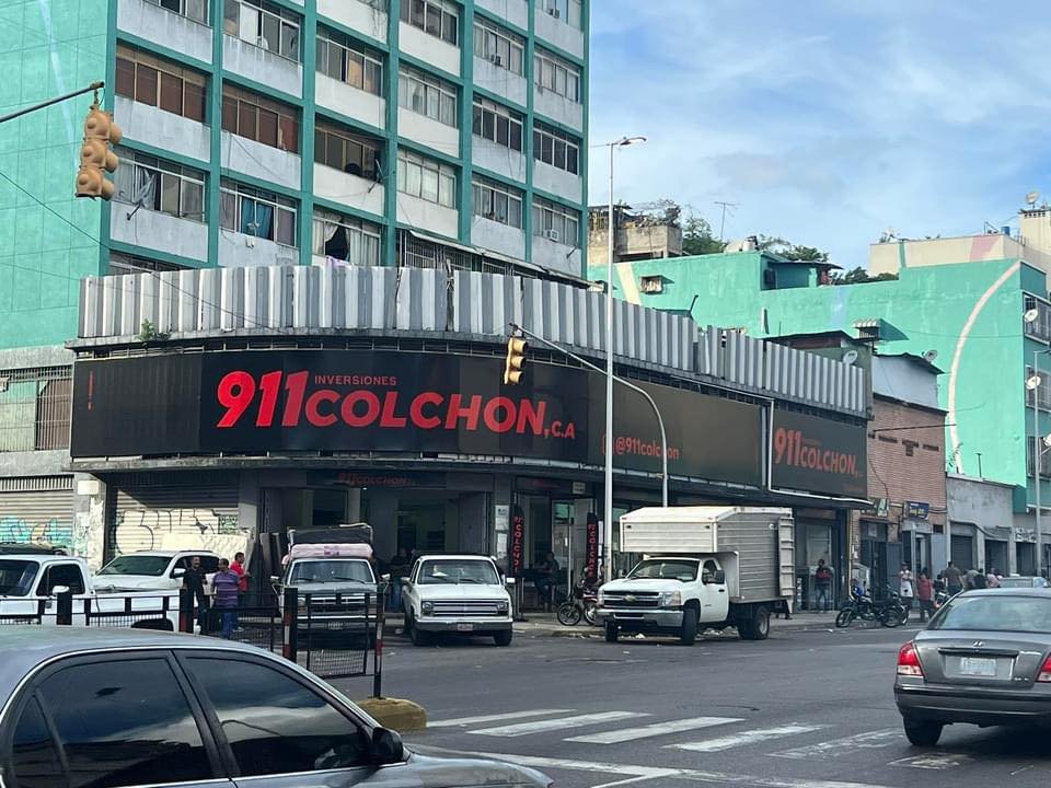 Fachada de 911 Colchón