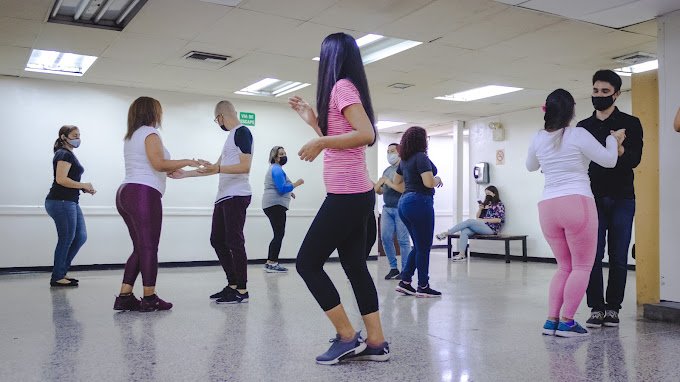 Fachada de Dance Holics Chacao