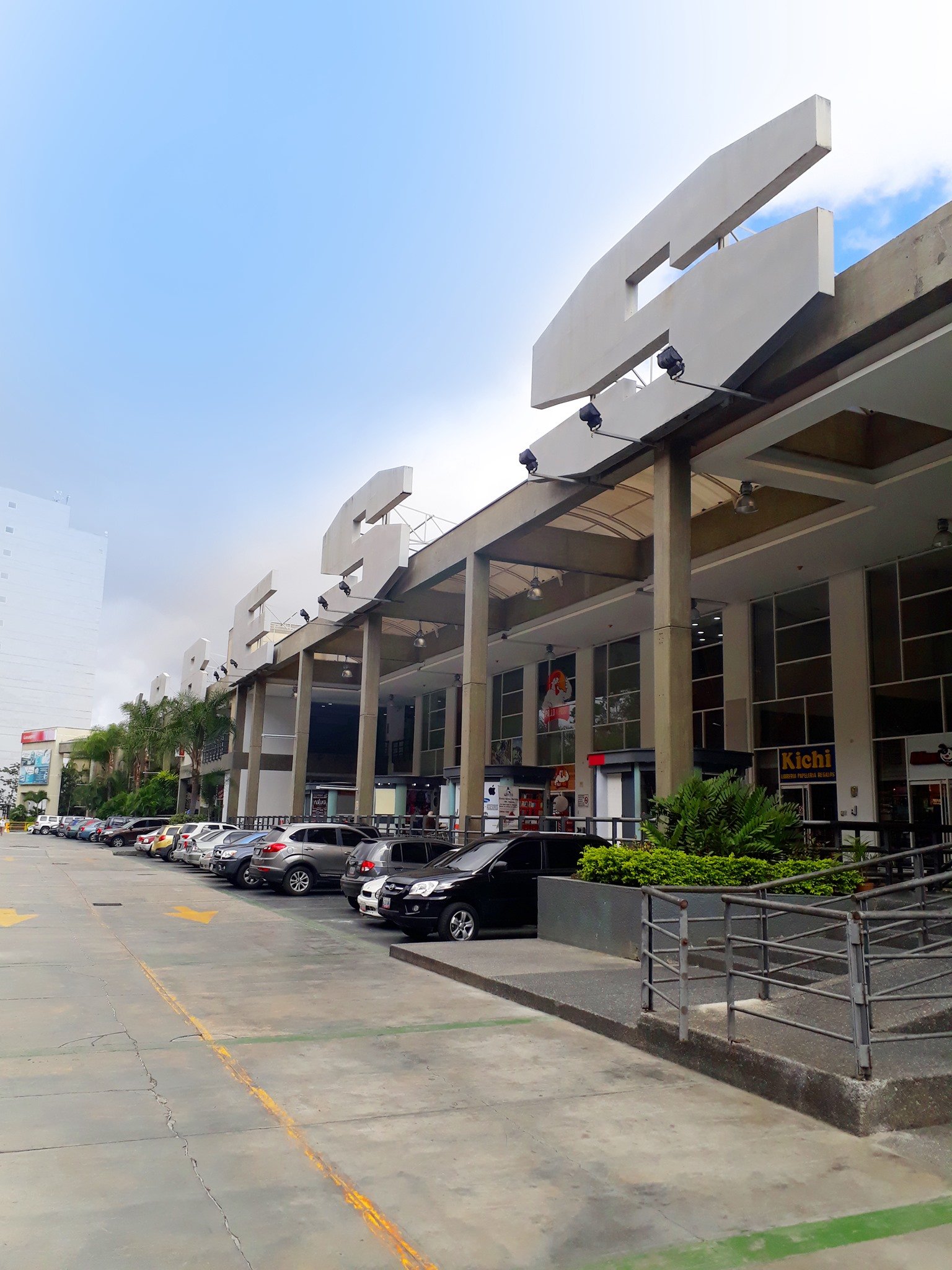 Fachada de Xpress Macaracuay 3974