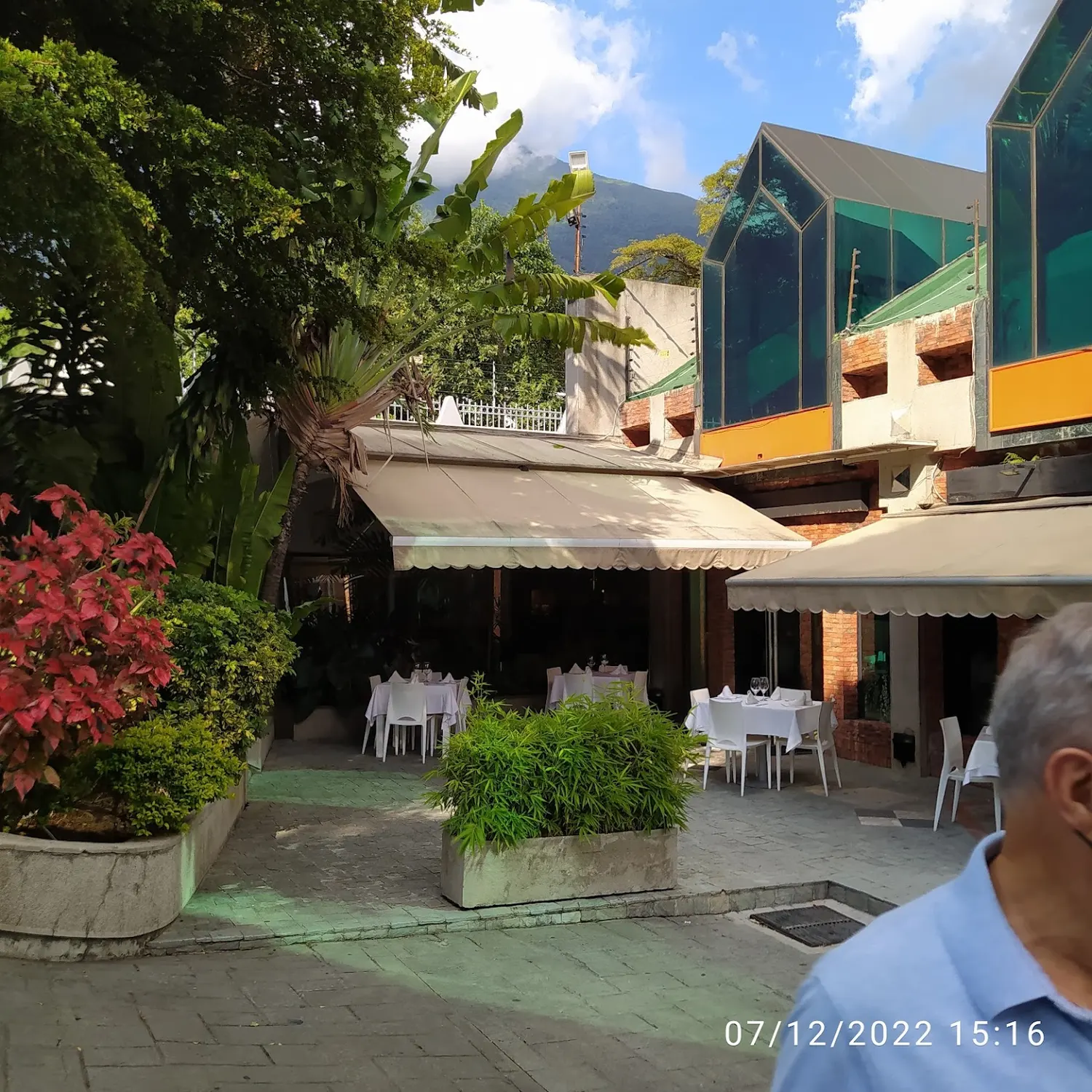 Fachada de Centro comercial Las Cúpulas 3979