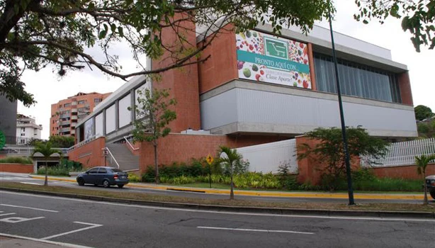 Fachada de Centro Comercial Valle Arriba