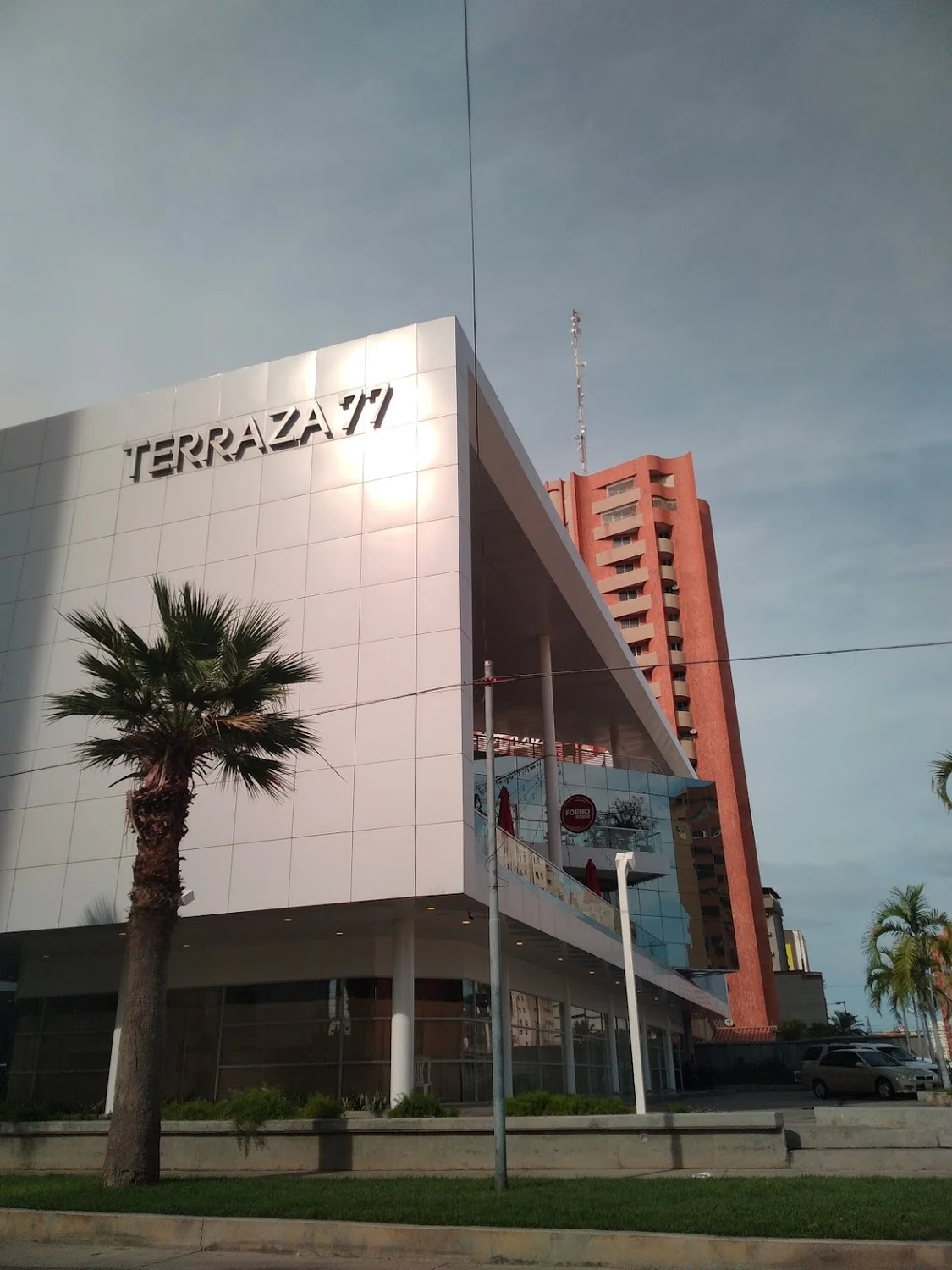 Fachada de Centro Comercial Terraza 77 4007