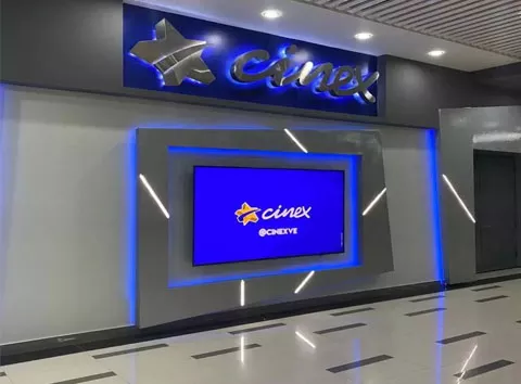 Fachada de Cinex Sotavento La Guaira