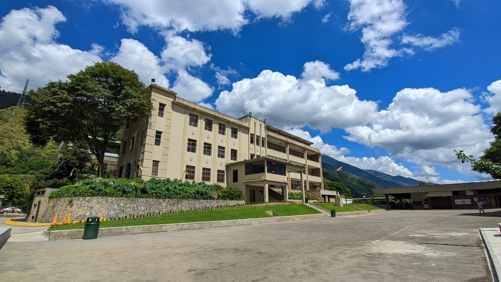 Fachada de Colegio La Salle La Colina