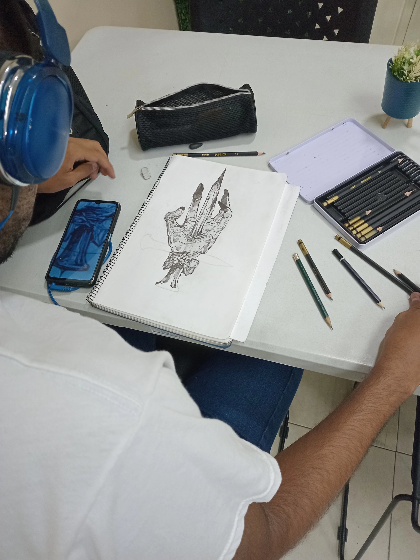 Fachada de Academia de dibujo y artes, Oscar León 4107