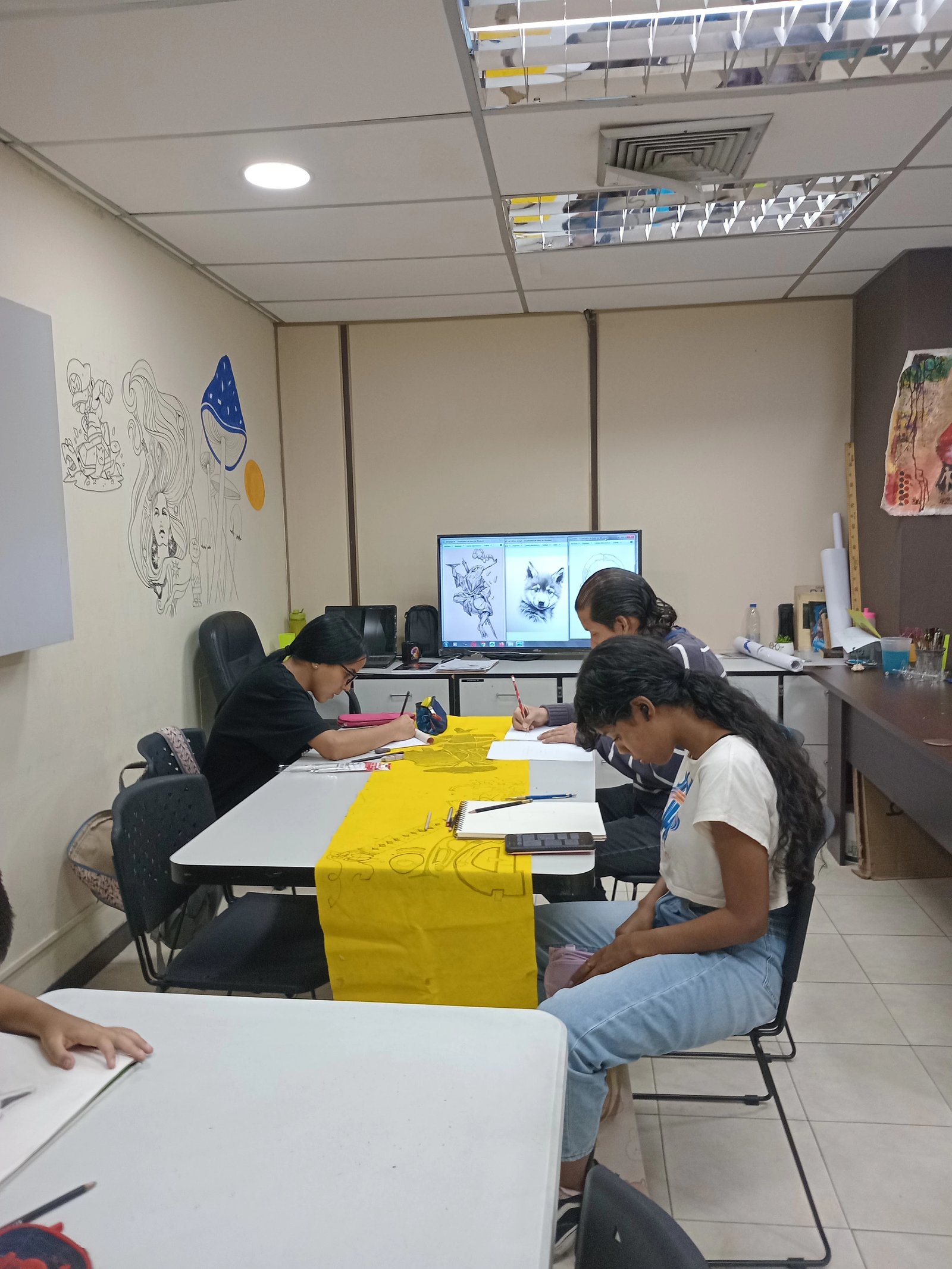 Fachada de Academia de dibujo y artes, Oscar León 4110