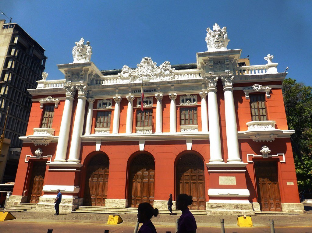 Fachada de Teatro Nacional Román Chalbaud