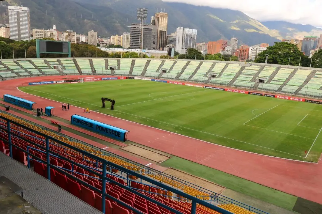 Fachada de Estadio Olímpico de la Universidad Central de Venezuela