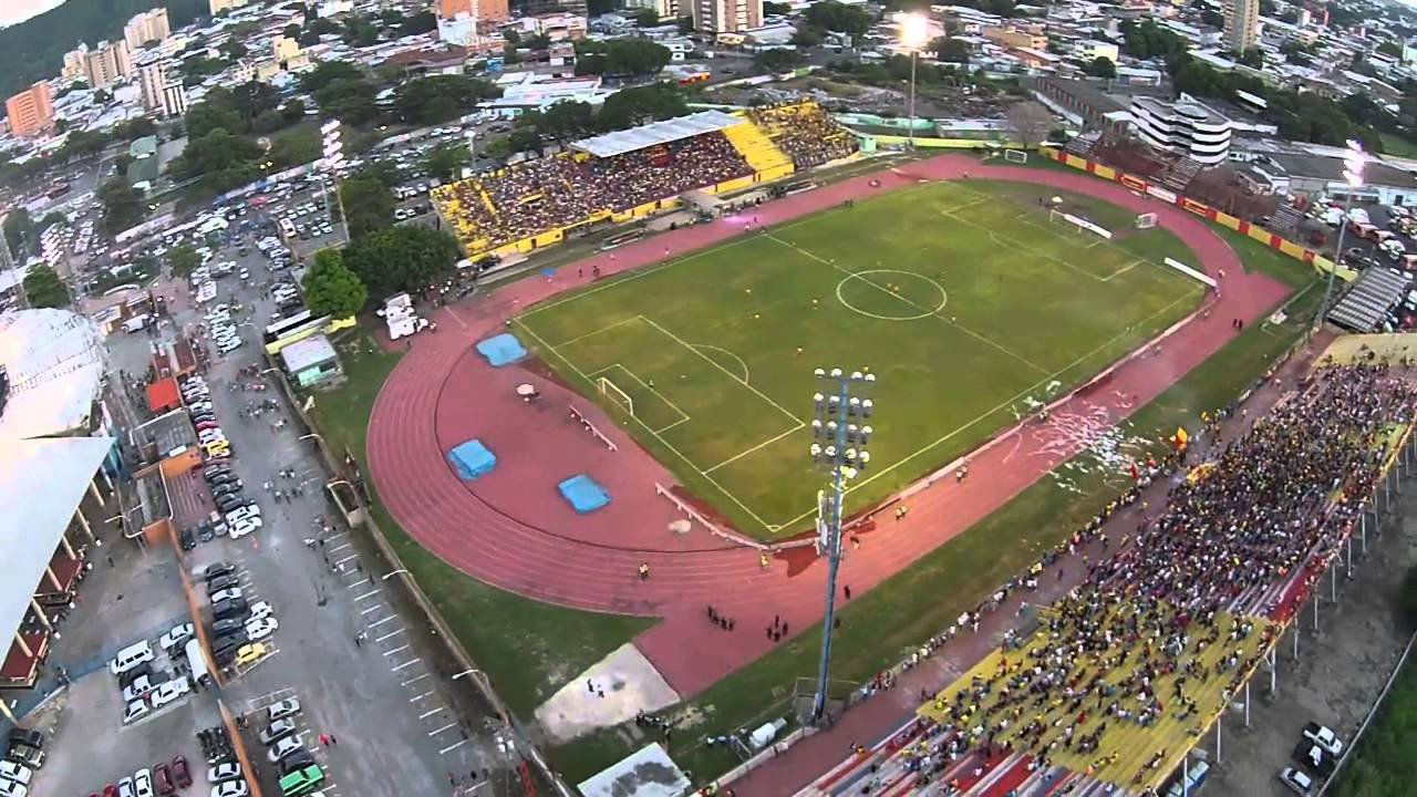 Fachada de Estadio Olímpico Hermanos Ghersi Páez