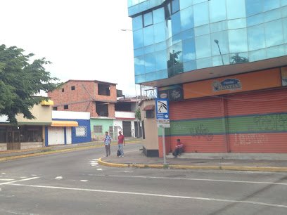 Fachada de Tiendas Montana San Cristóbal