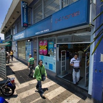 Fachada de Farmatodo San Martín