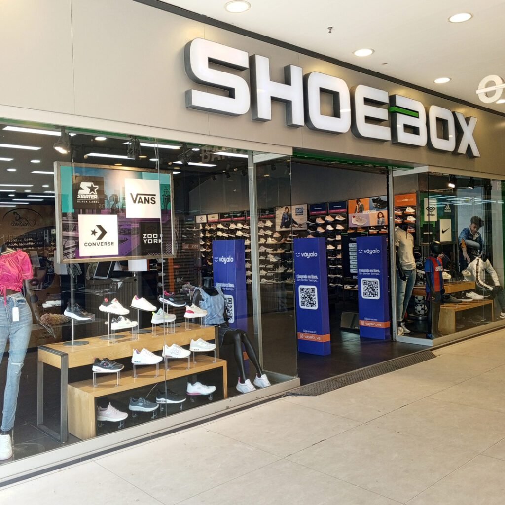 Fachada de Shoe Box C. C. Traki Margarita