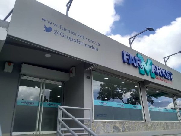 Fachada de Farmarket La Trinidad