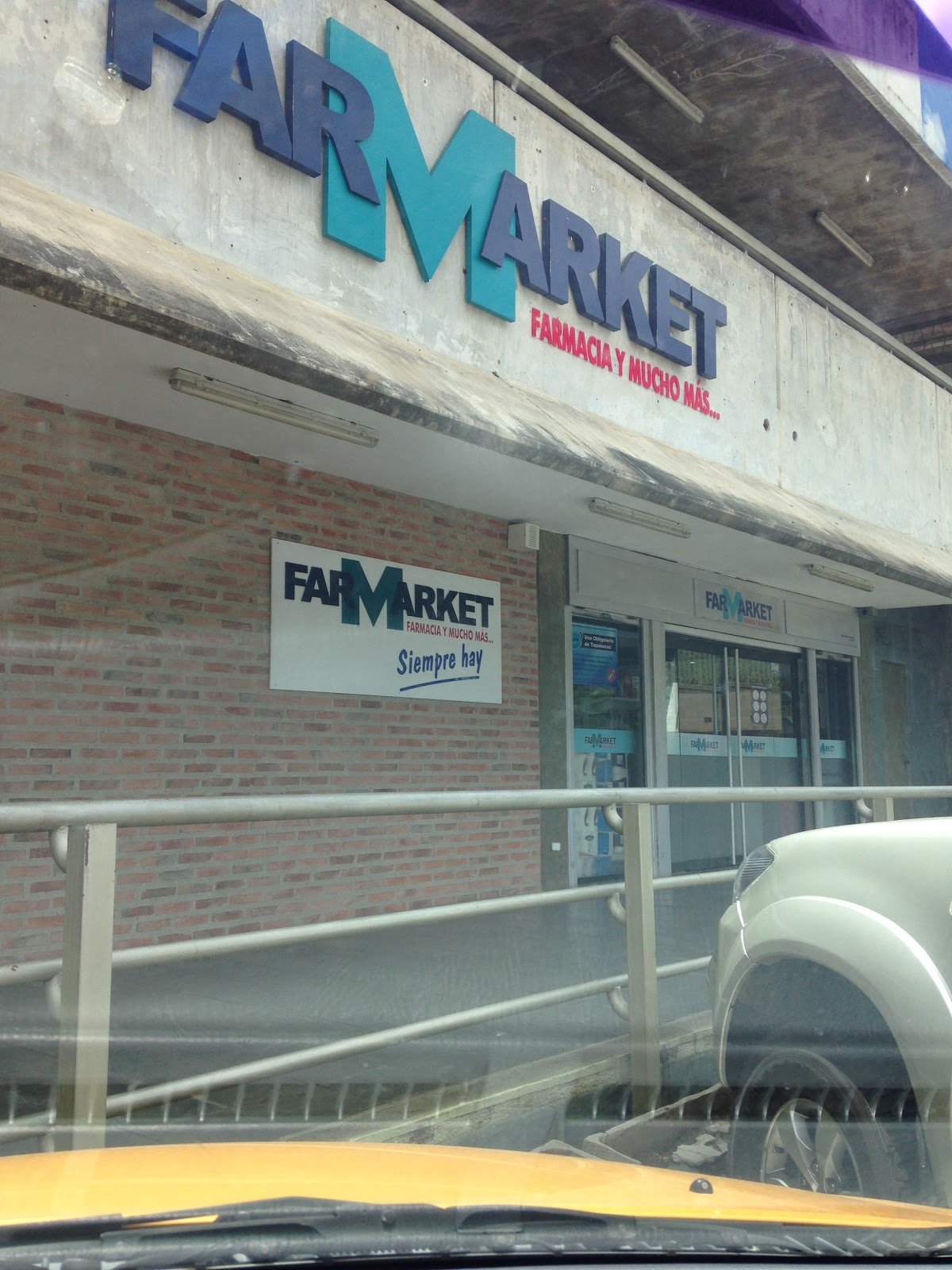 Fachada de Farmarket Santa Paula