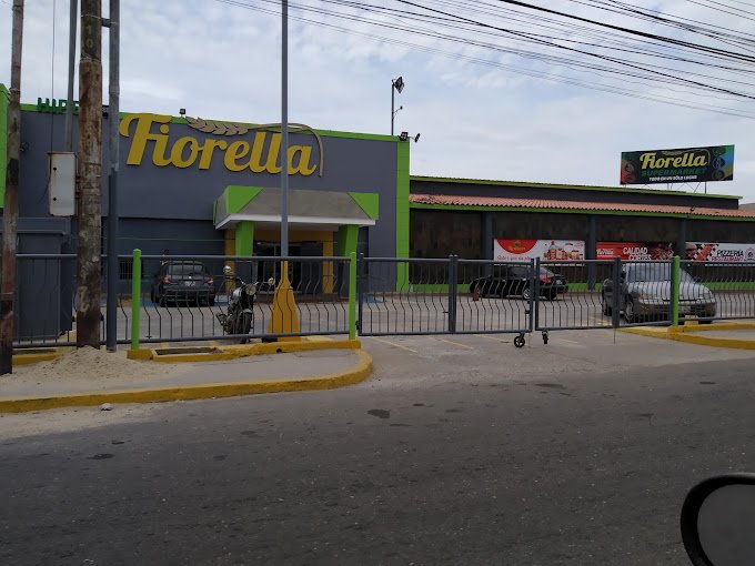 Fachada de Fiorella Supermarket Amparo