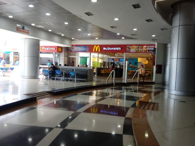 Fachada de McDonald's Sambil Chacao