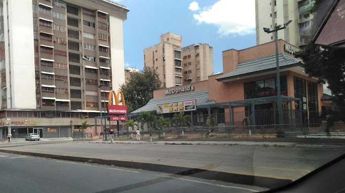 Fachada de McDonald's La Paz