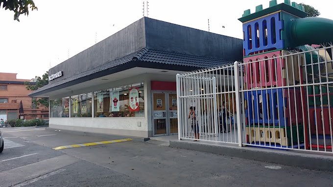 Fachada de McDonald's Catia La Mar