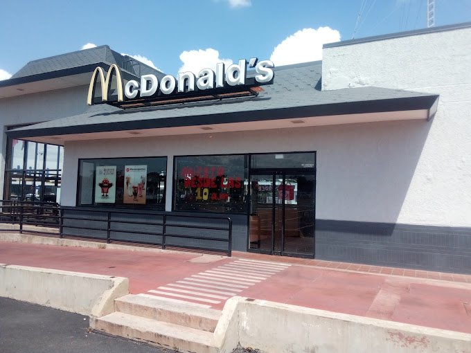 Fachada de McDonald's Barquisimeto Centro